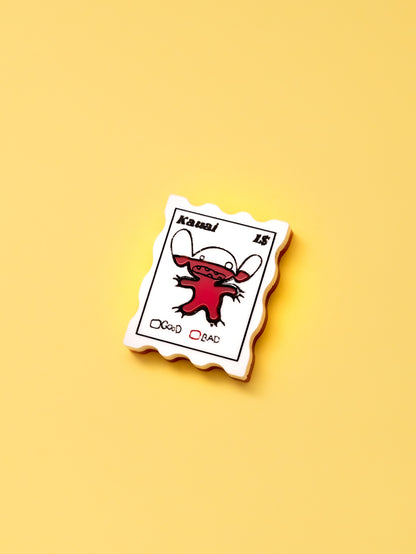Broche de metacrilato inspirado en la película de Lilo y Stitch. En colores blanco y rojo.