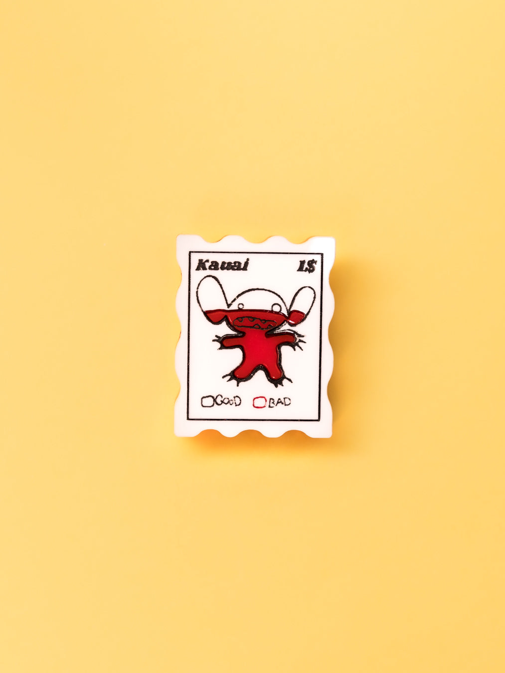 Broche de metacrilato inspirado en la película de Lilo y Stitch. En colores blanco y rojo.