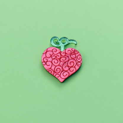 Pendientes inspirados en tu anime favorito, Nueces de belcebu o frutas del diablo hechas de metacrilato de diferentes colores, en este caso roja aguas y espejo verde. ope ope no mi