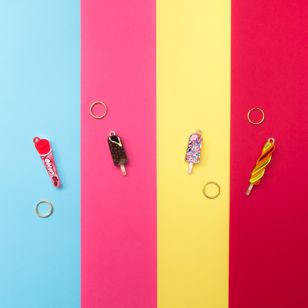 Pendientes de metacrilato inspirados en los helados que disfrutábamos de pequeños en verano. Coloridos y divertidos, ideales para lucir en cualquier ocasión 