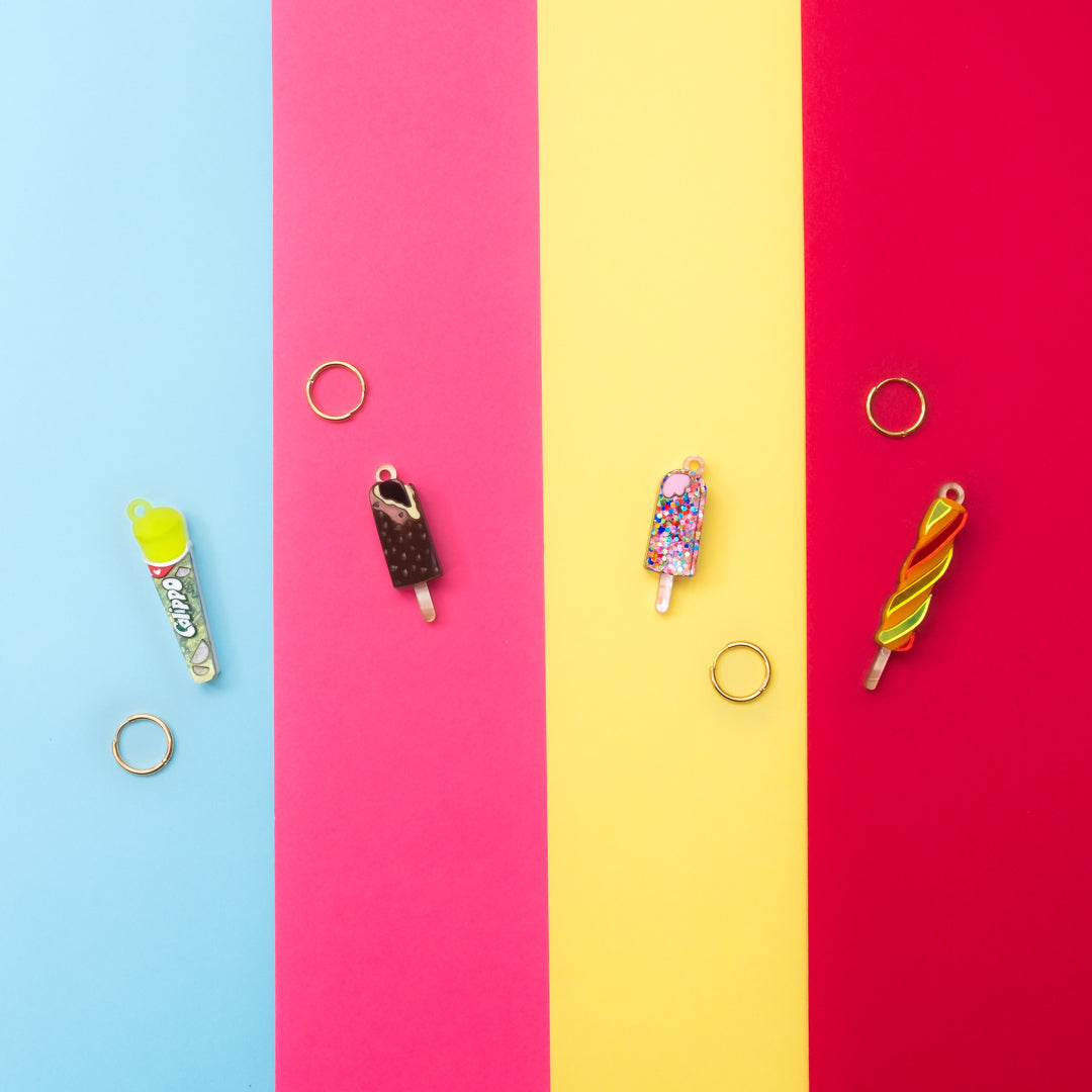 Pendientes de metacrilato inspirados en los helados que disfrutábamos de pequeños en verano. Coloridos y divertidos, ideales para lucir en cualquier ocasión 