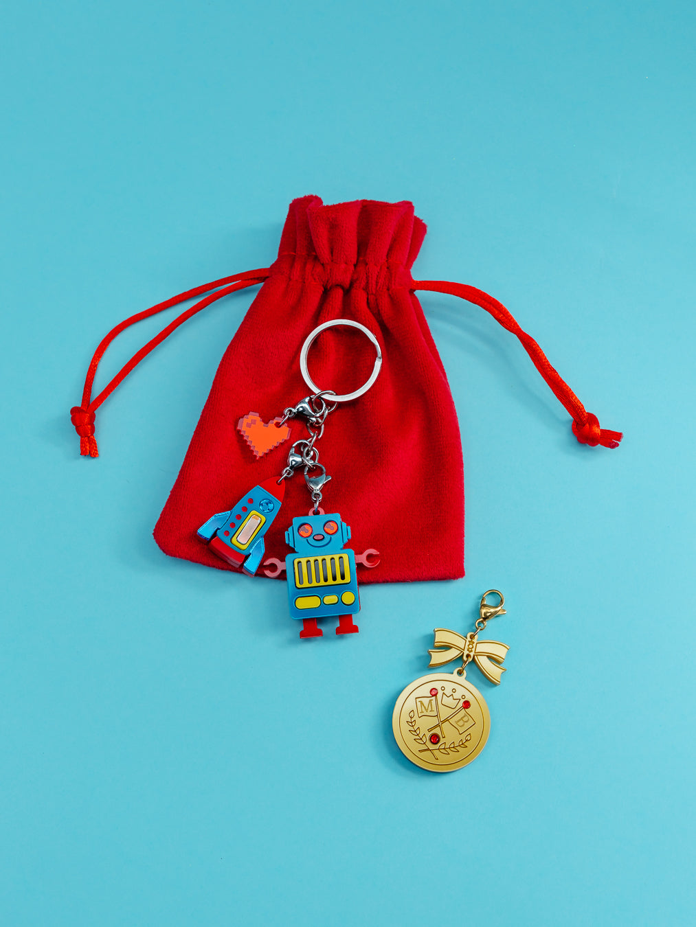 Llavero de Charms de metacrilato inspirado en tu serie de anime de la infancia Marmalade boy. Llenos de color y con un toque divertido para decorar cualquier bolso o mochila