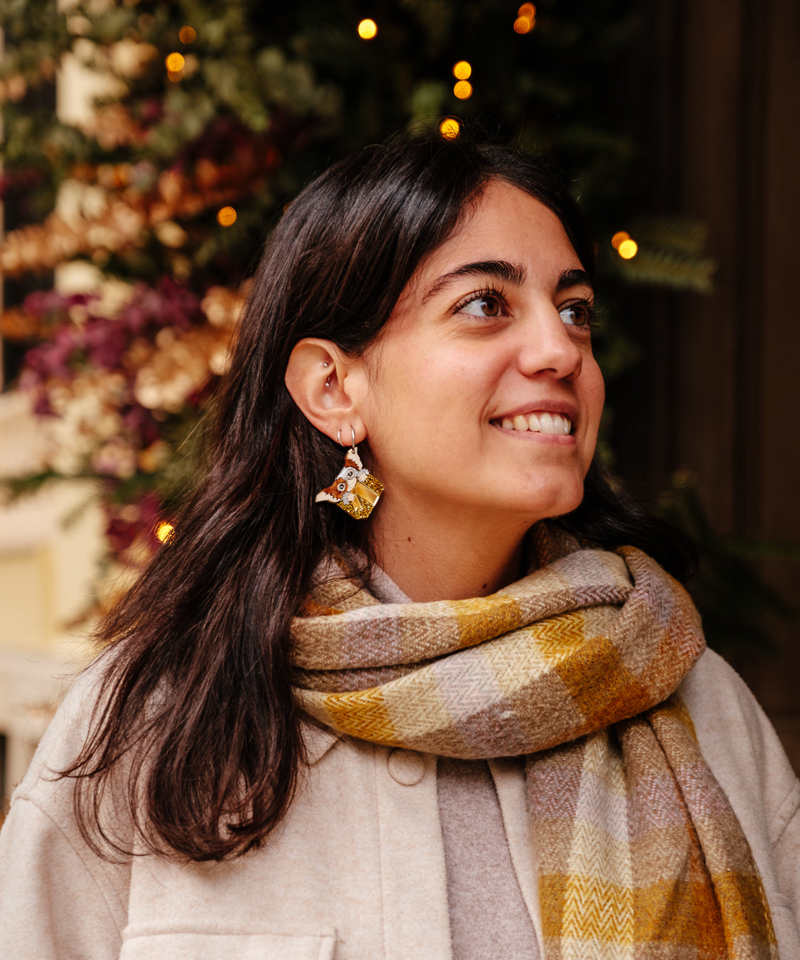 Pendientes de metacrilato inspirados en la película Los Gremlins. Es Gizmo un regalo perfecto para navidad?. Hechos a mano pieza a pieza, coloridos y divertidos