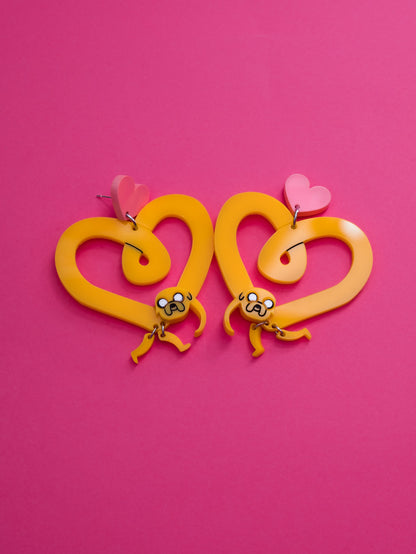 Pendientes de metacrilato inspirados en Nuestra serie favorita Hora de Aventuras, este corazón de Jake esta lleno de movilidad y color, un regalazo!