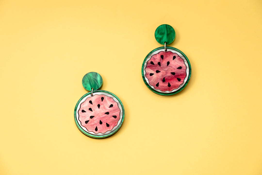 Pendientes de metacrilato ideales para verano. Coloridos y elegantes, hechos a mano