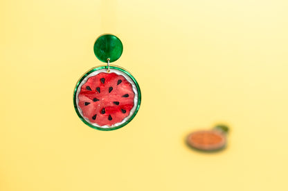Pendientes de metacrilato ideales para verano. Coloridos y elegantes, hechos a mano