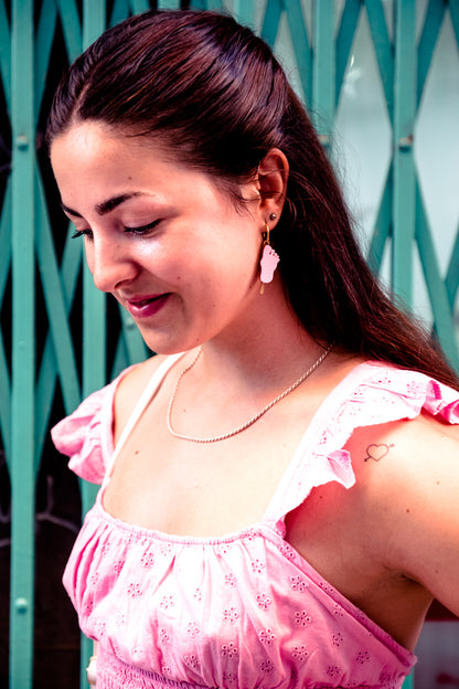 Pendientes de metacrilato inspirados en los helados que disfrutábamos de pequeños en verano. Coloridos y divertidos, ideales para lucir en cualquier ocasión 