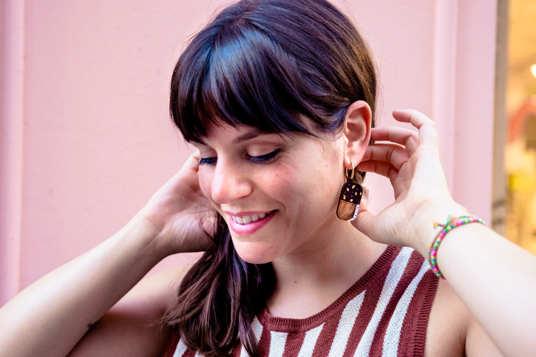 Pendientes de metacrilato inspirados en los helados que disfrutábamos de pequeños en verano. Coloridos y divertidos, ideales para lucir en cualquier ocasión 