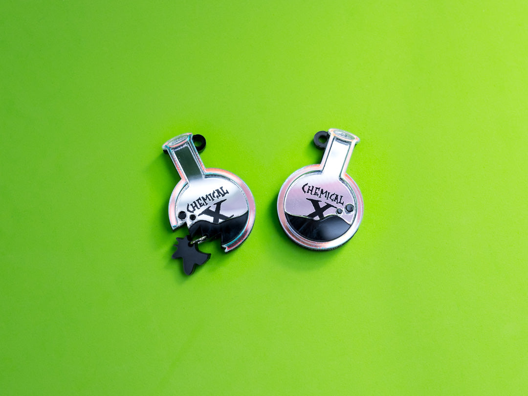 Pendientes de metacrilato espejo iridiscente , inspirados en la  Sustancia X de la serie de nuestra infancia Las Supernenas.